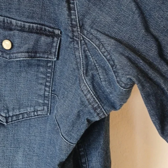 Women's DuluthFlex Pearl Snap Button Up Denim Shirt - Picture 8 of 8